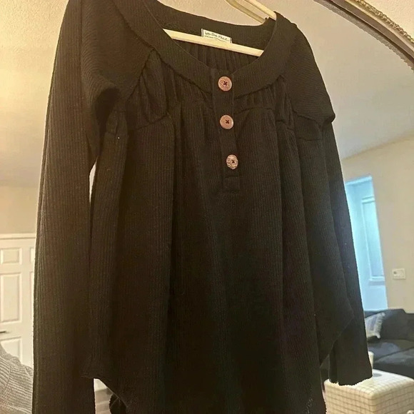 WE THE FREE BLACK WITH BUTTONS LONGSLEEVE XS - Picture 2 of 6